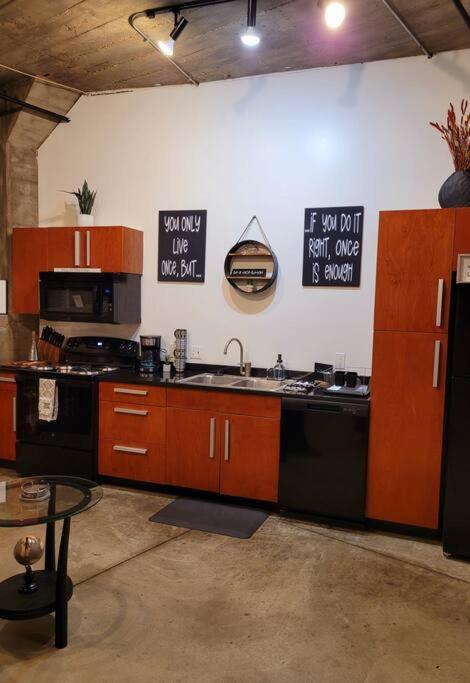 Staycation City Loft Free Gated Parking 圣路易斯 外观 照片